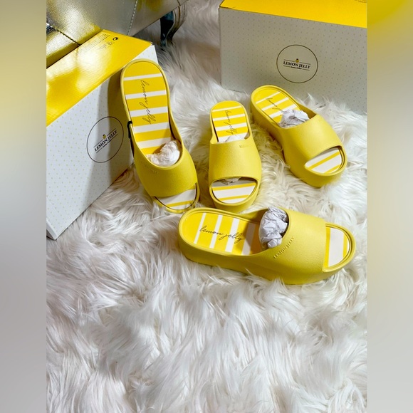 LEMON 🍋 JELLY SANDALS - Picture 2 of 9